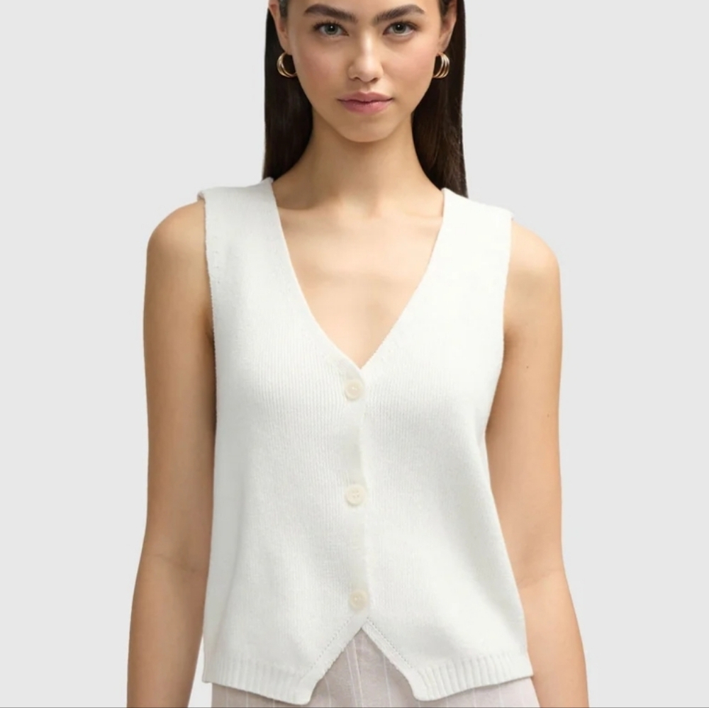 Knit Short Vest In White NWT